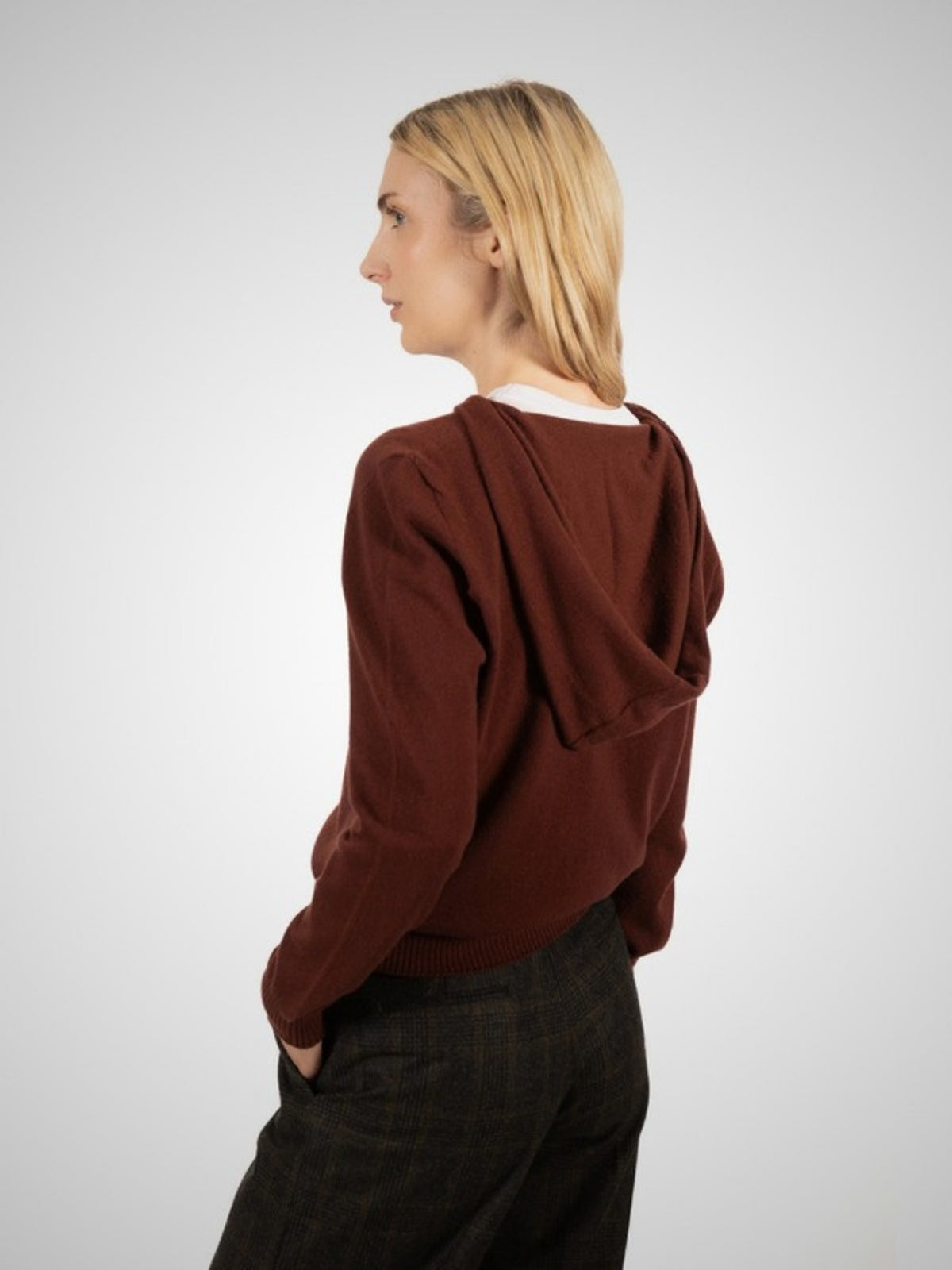 Anaya Cropped Cashmere Hoody (in Warm) – Hawico Scotland