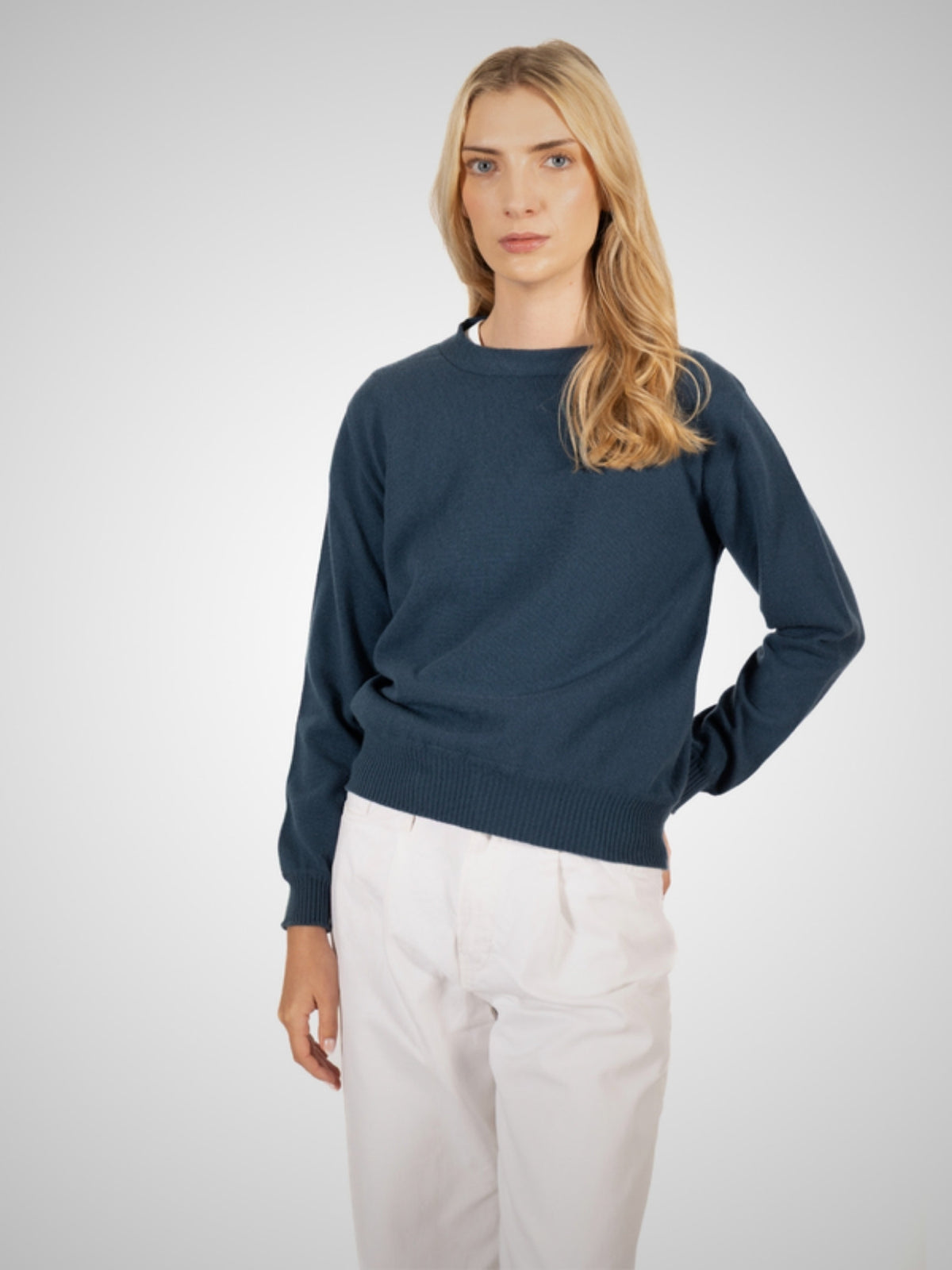 Arisaig Women's Loose Fit Cashmere Crew Neck (in Serge) – Hawico Scotland
