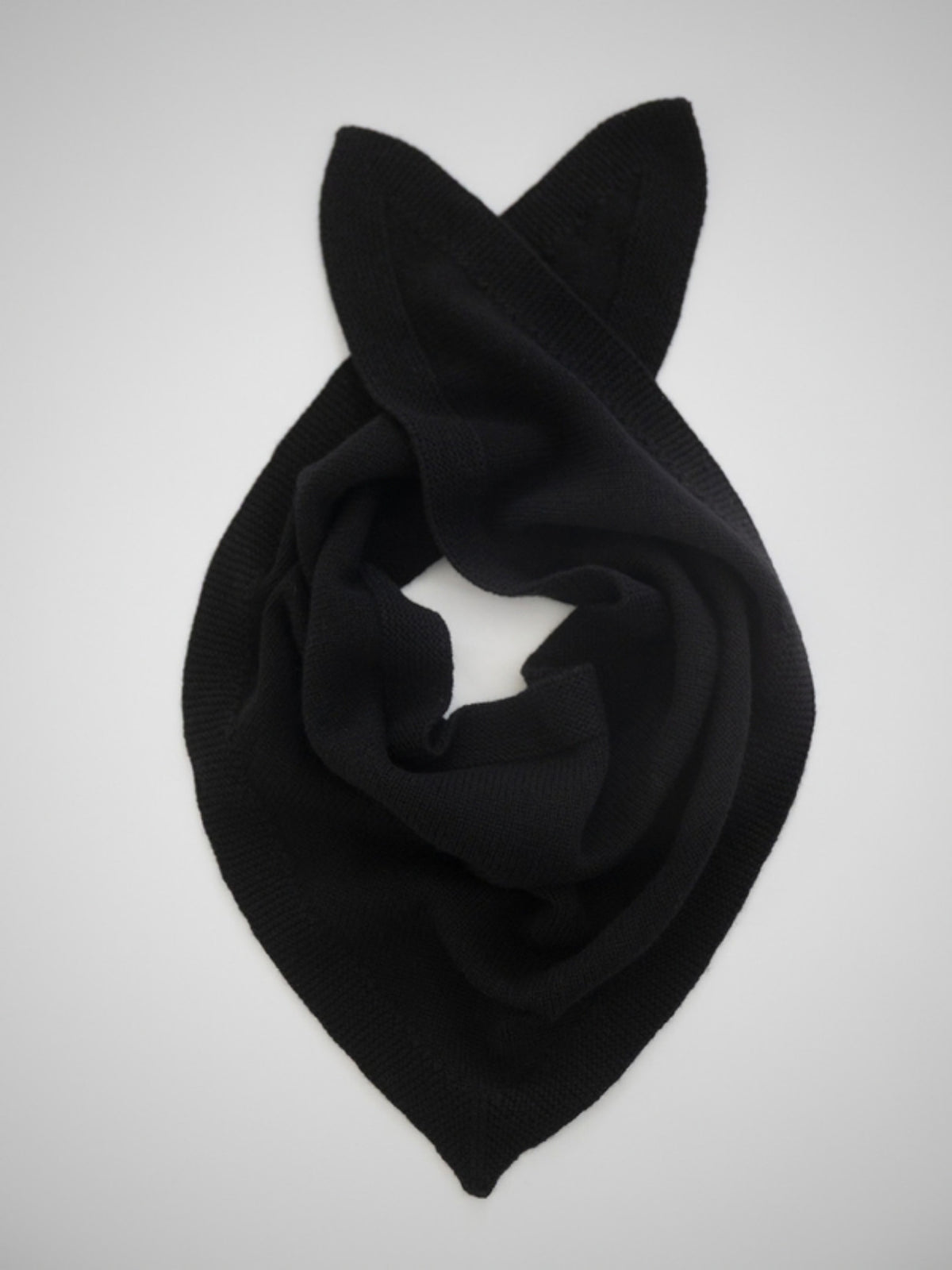 Calmira Cashmere Triangle Neck Scarf (in Black) – Hawico Scotland