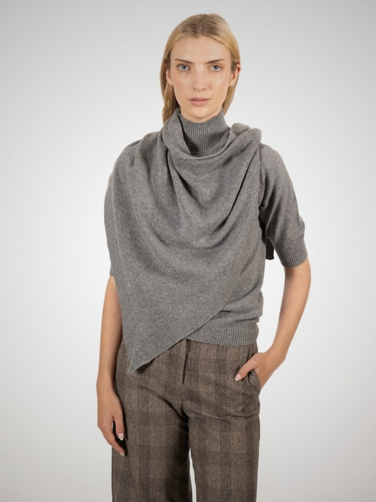 Clouda Cashmere Triangle Wrap (in Grey Flannel) – Hawico Scotland