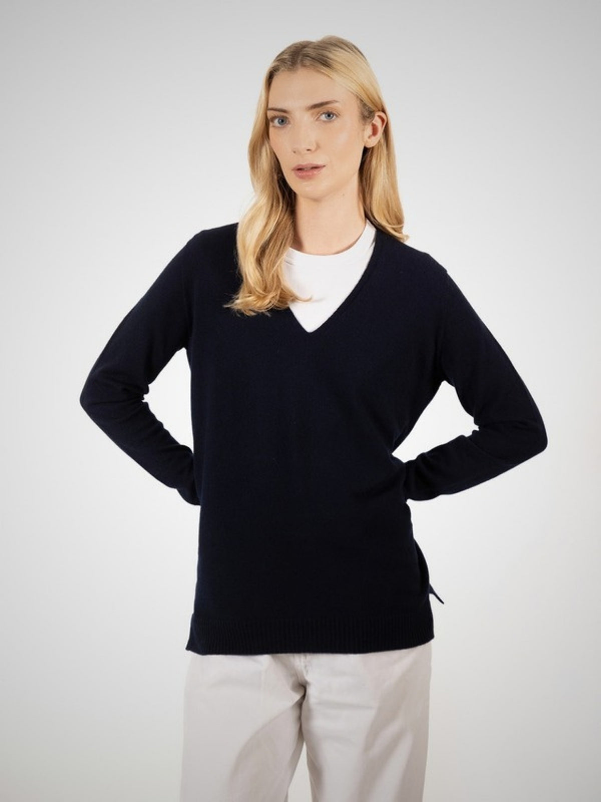 Wisteria Women's Cashmere V Neck Tunic (in New Navy) – Hawico Scotland