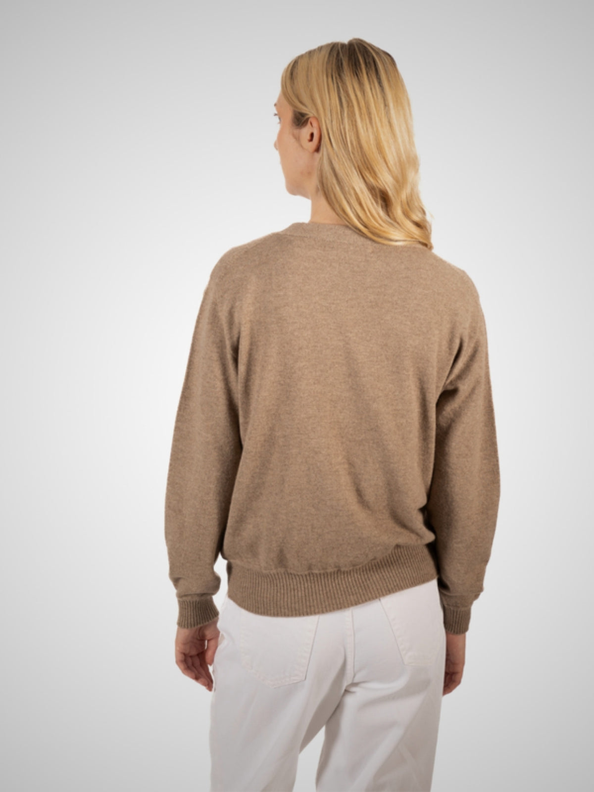 Arisaig Women's Loose Fit Cashmere Crew Neck (in Dark Natural) – Hawico Scotland