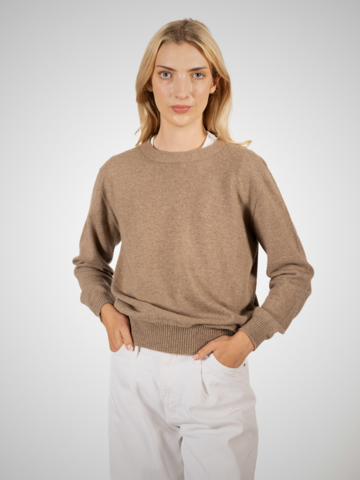 Arisaig Women's Loose Fit Cashmere Crew Neck (in Dark Natural) – Hawico Scotland