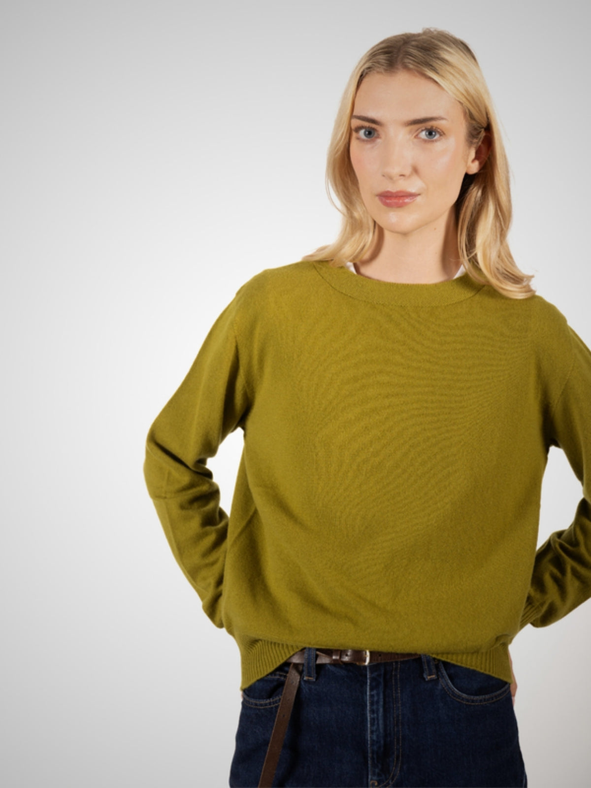 Arisaig Women's Loose Fit Cashmere Crew Neck (in Olive) – Hawico Scotland