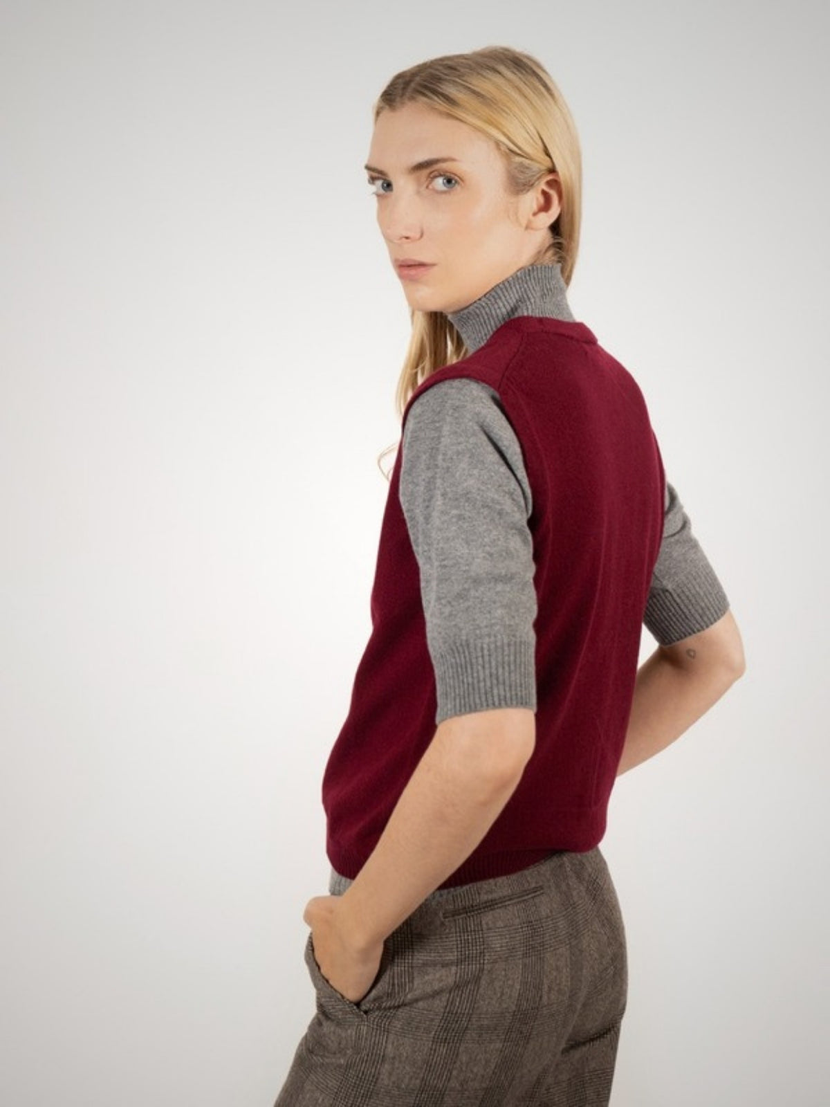 Brooklyn Cashmere Vee Neck Gilet (in Barolo) – Hawico Scotland