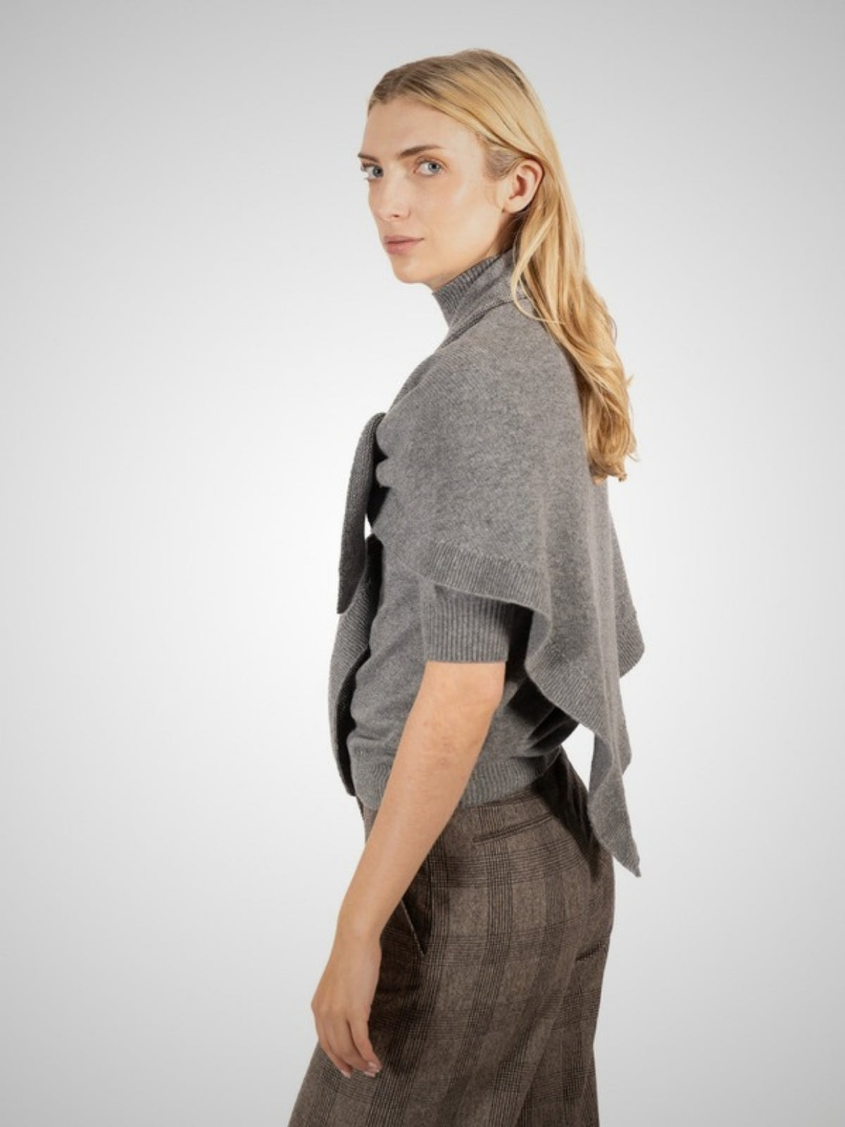 Clouda Cashmere Triangle Wrap (in Grey Flannel) – Hawico Scotland