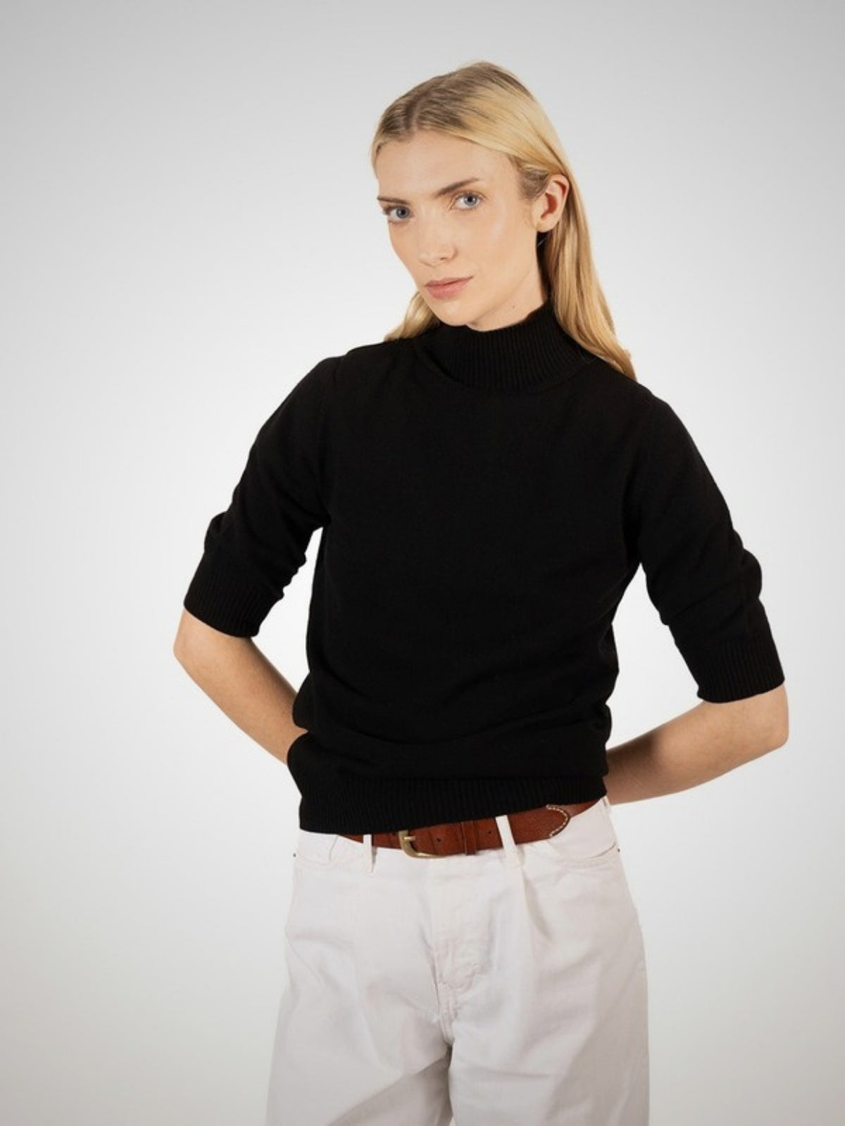Kensaire Short Sleeve Cashmere Turtle Neck (in Black) – Hawico Scotland