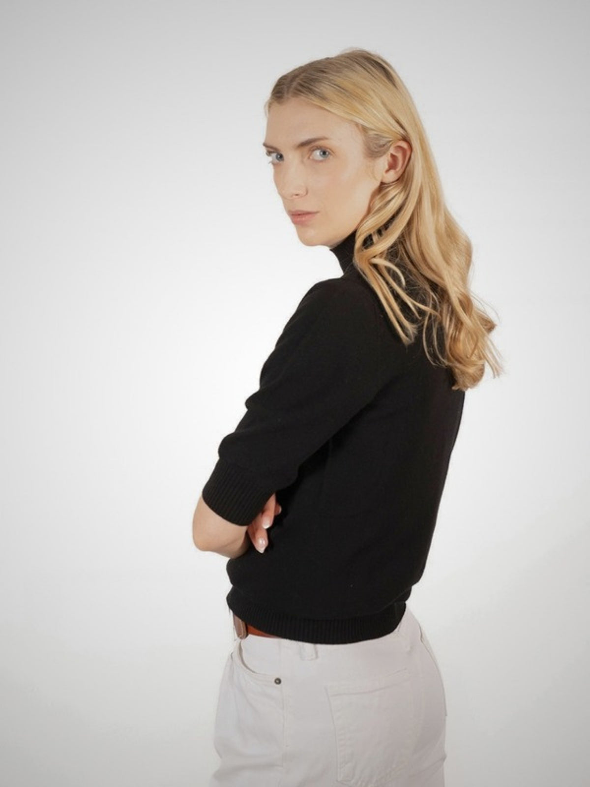 Kensaire Short Sleeve Cashmere Turtle Neck (in Black) – Hawico Scotland