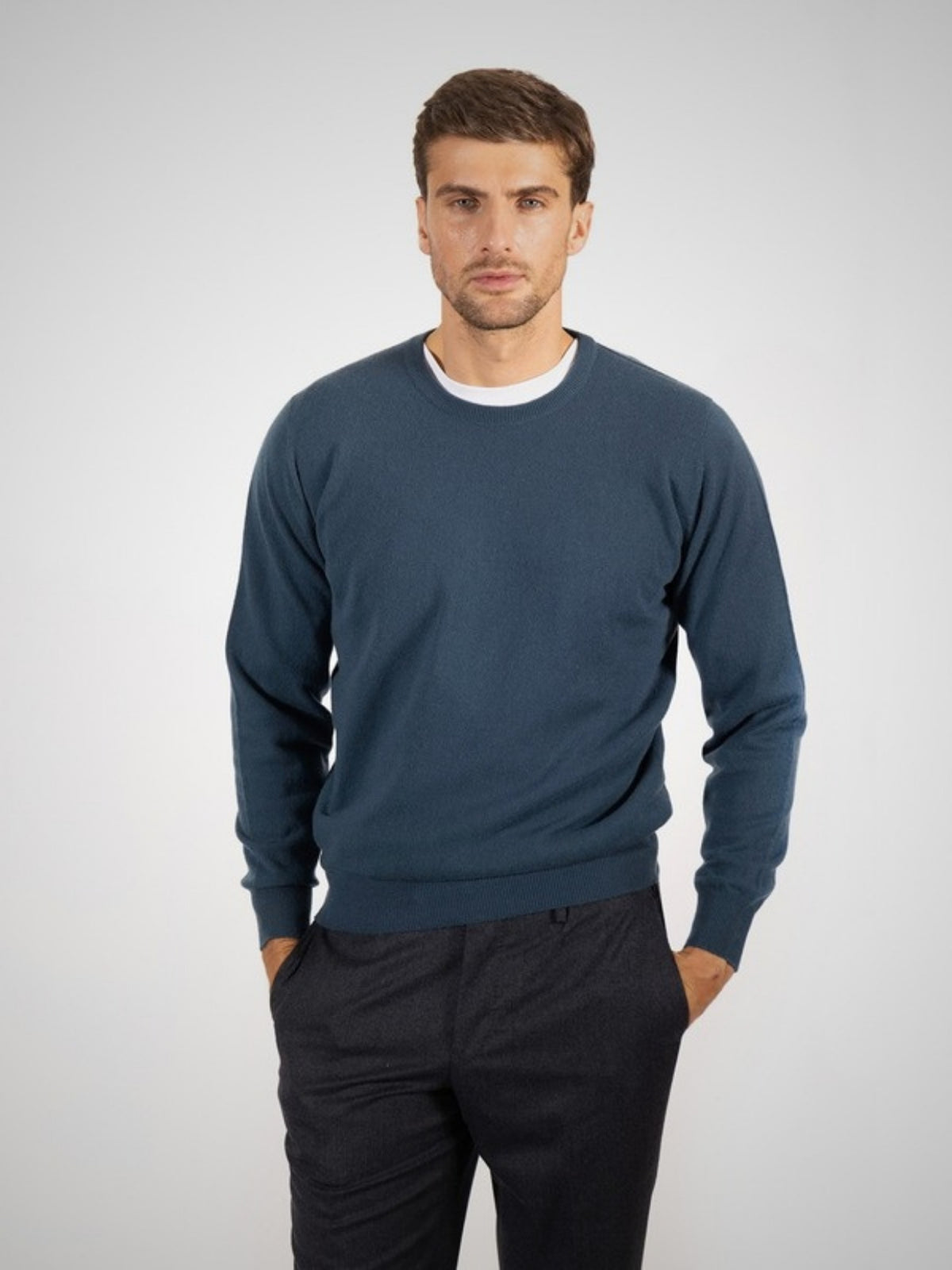 Penryn Men's Classic Cashmere Crew Neck Jumper (in Serge) – Hawico Scotland