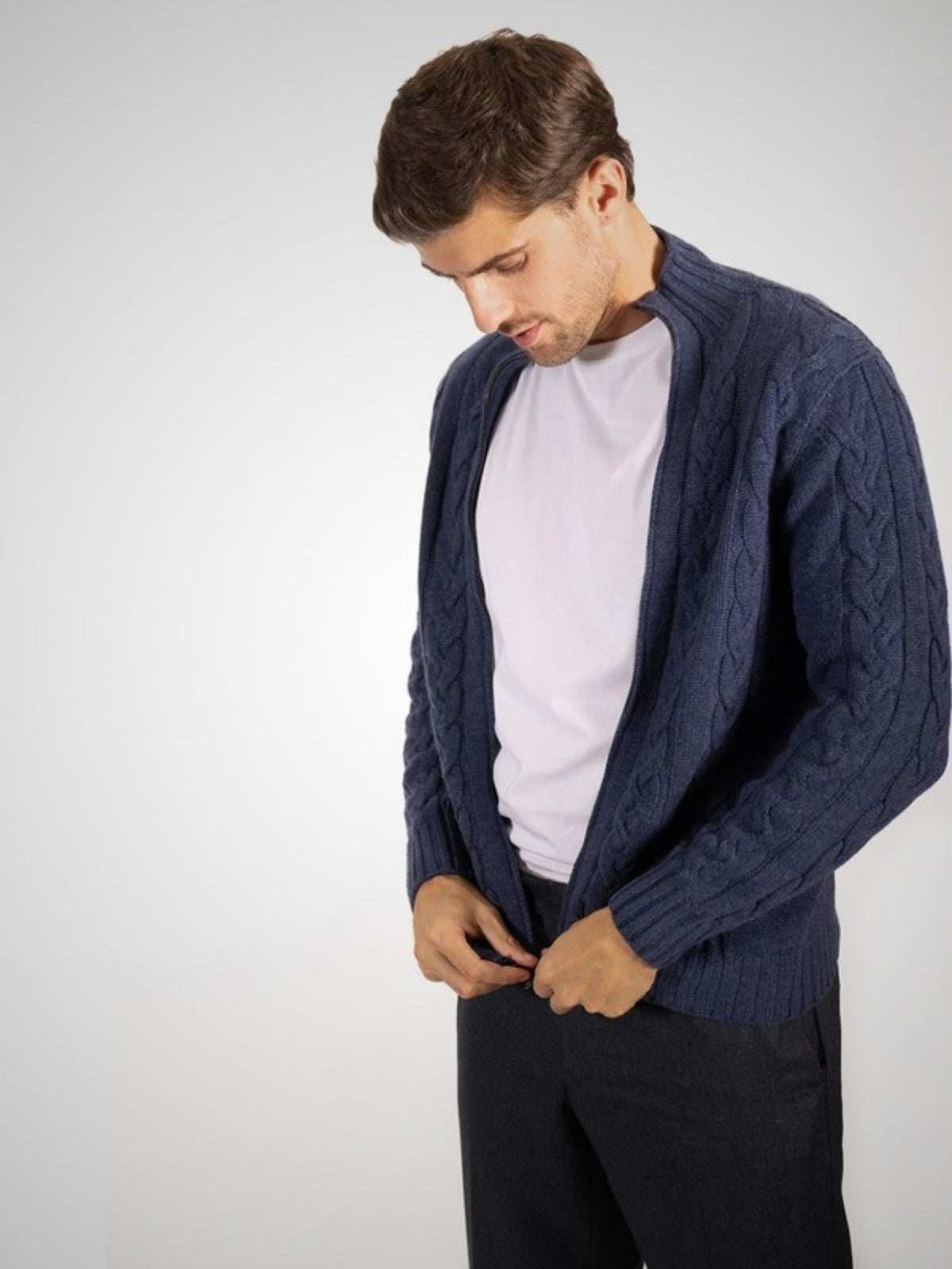 Virio Men's 4 Ply Cable Knit Cashmere Zip-Through (in Indigo) – Hawico Scotland